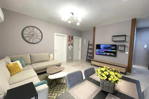 Shtepi me qera 2+1 ne Tirane - 1,000 Euro