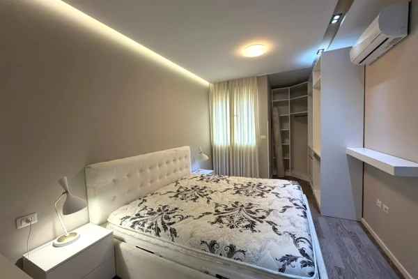 Shtepi me qera Apartament ne Tirane, 3+1, Mobilimi E mobiluar, Pagesa 1,400  Euro.