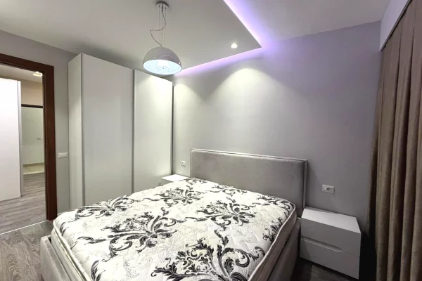 Shtepi me qera Apartament ne Tirane, 3+1, Mobilimi E mobiluar, Pagesa 1,400  Euro.