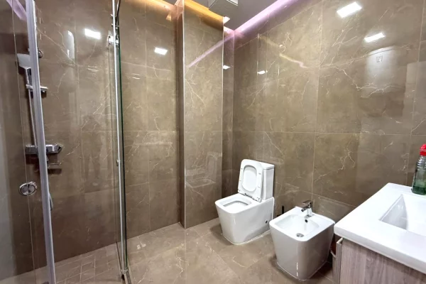 Shtepi me qera Apartament ne Tirane, 3+1, Mobilimi E mobiluar, Pagesa 1,400  Euro.