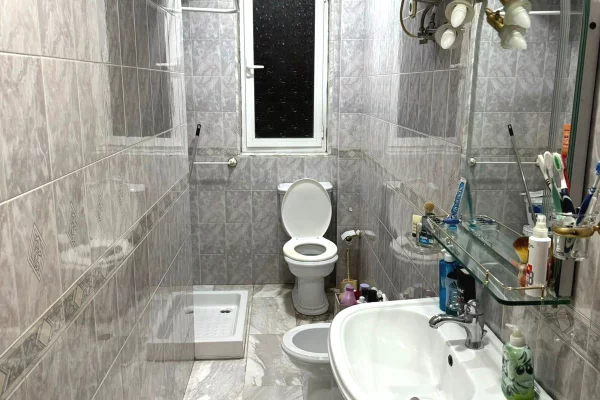 Shtepi me qera Apartament ne Tirane, 1+1, Mobilimi E mobiluar, Pagesa 550  Euro.