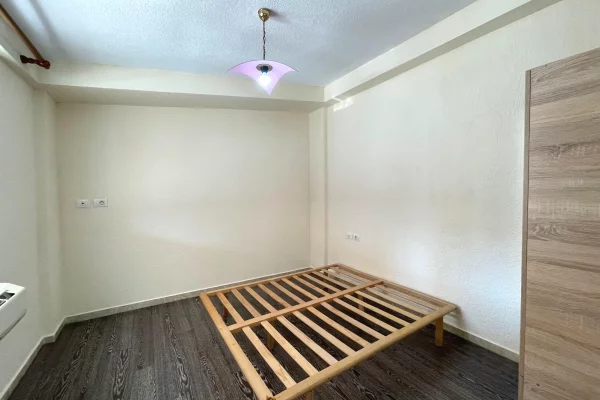 Shtepi ne shitje Apartament ne Tirane, 3+1, Mobilimi E mobiluar, Pagesa 660,000  Euro.