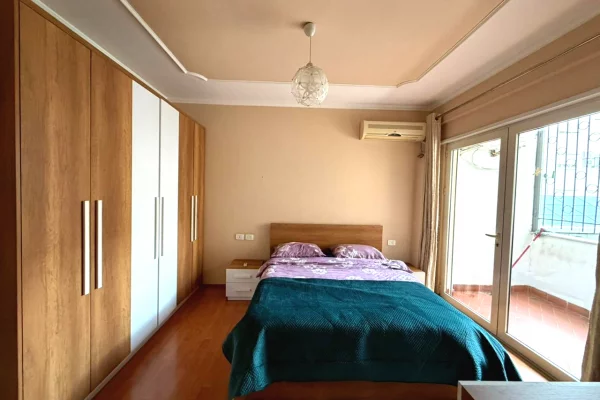 Shtepi ne shitje Apartament ne Tirane, 2+1, Mobilimi E mobiluar, Pagesa 275,000  Euro.