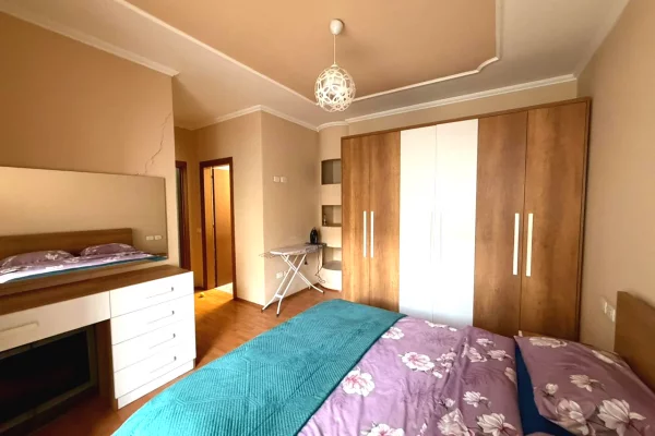 Shtepi ne shitje Apartament ne Tirane, 2+1, Mobilimi E mobiluar, Pagesa 275,000  Euro.