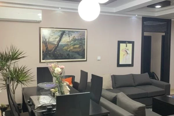 Shtepi ne shitje Apartament ne Gjirokaster, 1+1, Mobilimi E mobiluar, Pagesa 800,000  Euro.