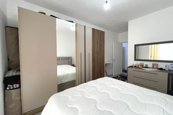 Shtepi ne shitje Apartament ne Tirane, 2+1, Mobilimi E mobiluar, Pagesa 120,000  Euro.