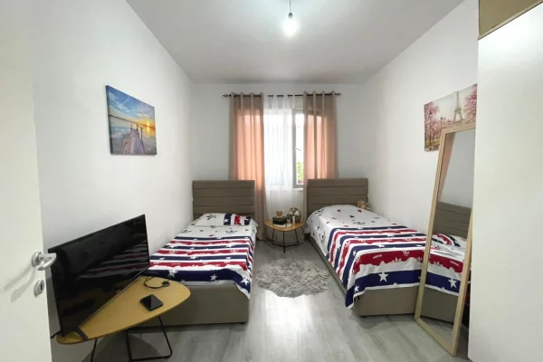 Shtepi ne shitje Apartament ne Tirane, 2+1, Mobilimi E mobiluar, Pagesa 120,000  Euro.