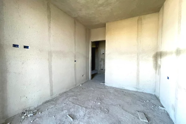 Shtepi ne shitje Apartament ne Tirane, 2+1, Mobilimi Bosh, pa mobiluar, Pagesa 160,000  Euro.