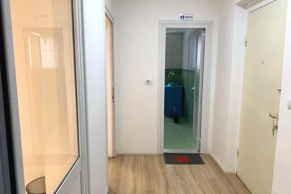 Ambient biznesi per qira ne Vasil Shanto.