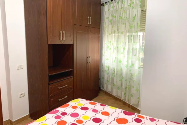 Shtepi me qera Apartament ne Tirane, 2+1, Mobilimi E mobiluar, Pagesa 45,000  Leke.
