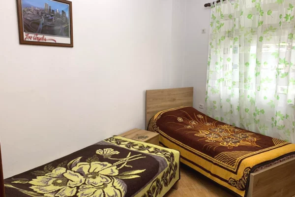 Shtepi me qera Apartament ne Tirane, 2+1, Mobilimi E mobiluar, Pagesa 45,000  Leke.