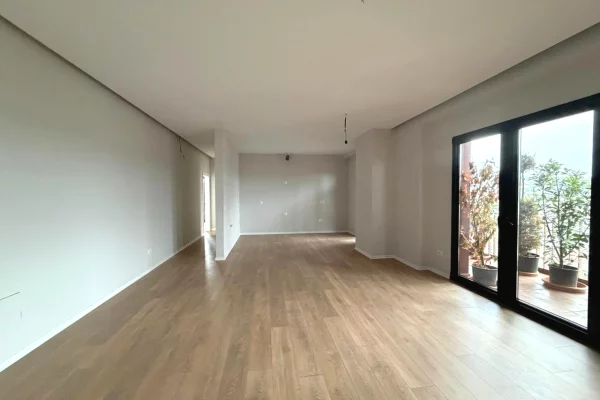 Ambient biznesi me qera 3+1 ne Tirane - 200,000 Leke