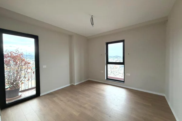 Ambient zyrash per qira tek Garden Building Residence ne rrugen e Kavajes. 