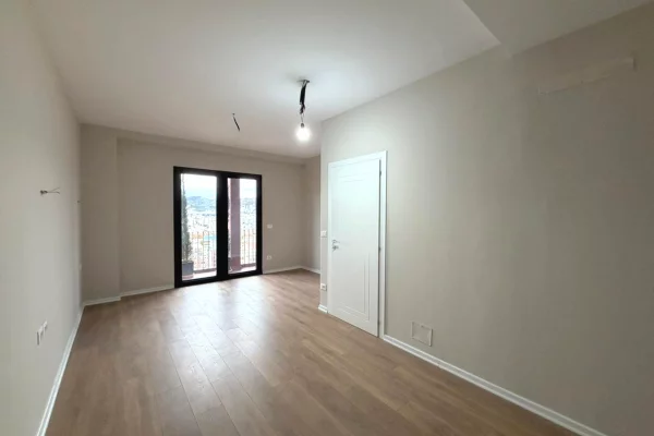 Ambient zyrash per qira tek Garden Building Residence ne rrugen e Kavajes. 