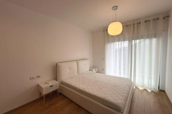 Shtepi me qera Vila Luksoze ne Tirane, 2+1, Mobilimi E mobiluar, Pagesa 1,500  Euro.