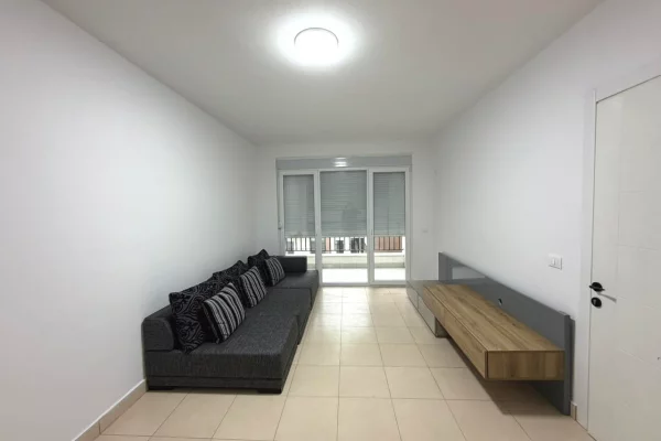 Apartament 1+1 per qira tek Rruga 5 Maji.