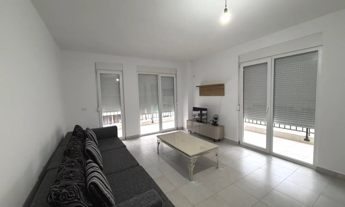 Shtepi me qera Apartament ne Tirane, 2+1, Mobilimi E mobiluar, Pagesa 50,000  Leke.