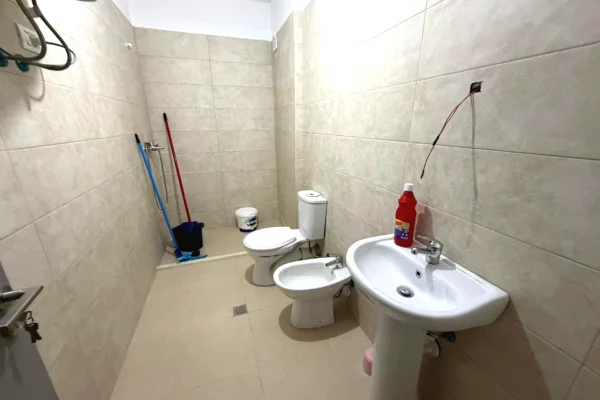 Shtepi me qera Apartament ne Tirane, 2+1, Mobilimi E mobiluar, Pagesa 50,000  Leke.