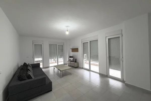 Shtepi me qera Apartament ne Tirane, 2+1, Mobilimi E mobiluar, Pagesa 50,000  Leke.