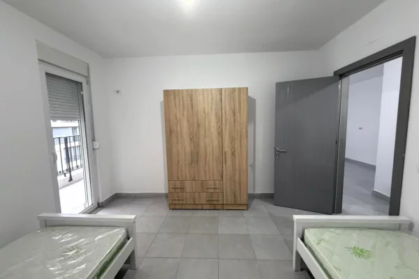Shtepi me qera Apartament ne Tirane, 2+1, Mobilimi E mobiluar, Pagesa 50,000  Leke.