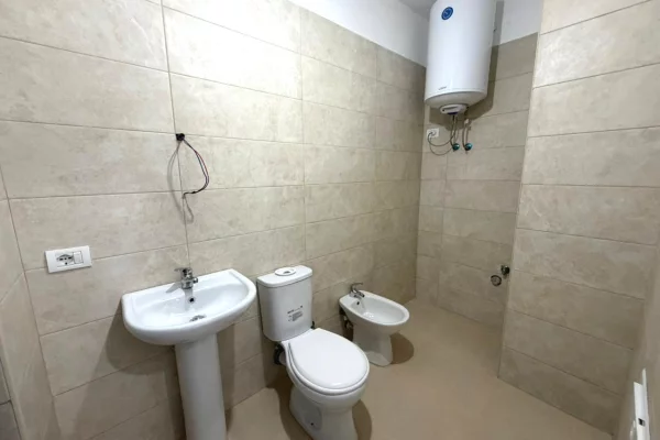 Shtepi me qera Apartament ne Tirane, 2+1, Mobilimi E mobiluar, Pagesa 50,000  Leke.