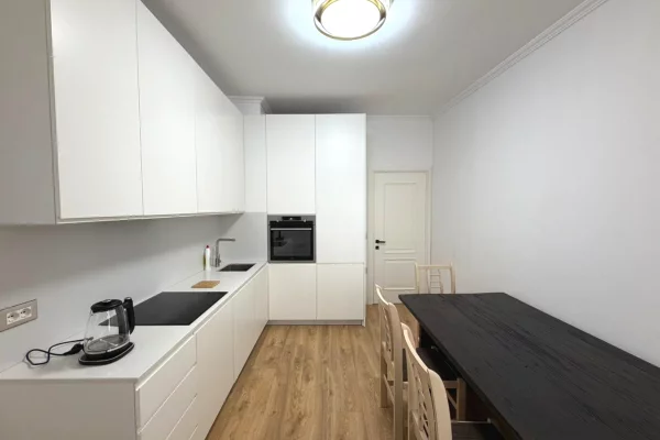 Shtepi me qera Apartament ne Tirane, 2+1, Mobilimi E mobiluar, Pagesa 1,200  Euro.
