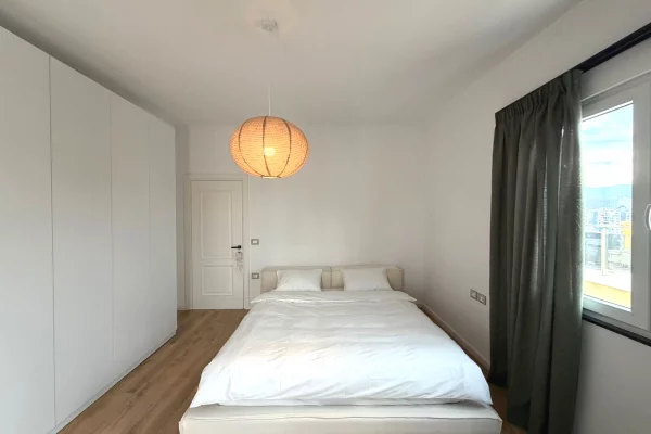 Shtepi me qera Apartament ne Tirane, 2+1, Mobilimi E mobiluar, Pagesa 1,200  Euro.