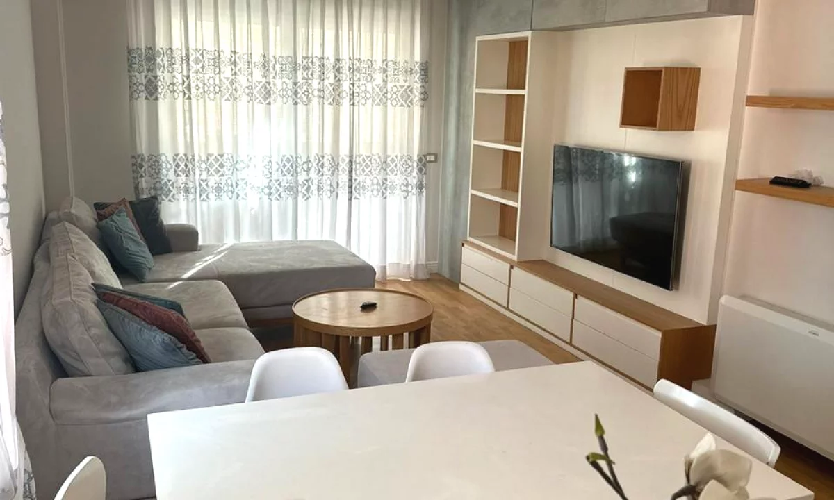Shtepi me qera Apartament ne Tirane, 3+1, Mobilimi E mobiluar, Pagesa 150,000  Leke.