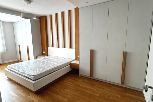 Shtepi me qera Apartament ne Tirane, 3+1, Mobilimi E mobiluar, Pagesa 150,000  Leke.