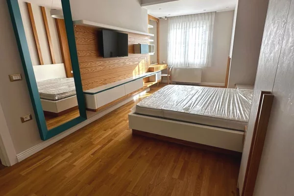 Shtepi me qera Apartament ne Tirane, 3+1, Mobilimi E mobiluar, Pagesa 150,000  Leke.