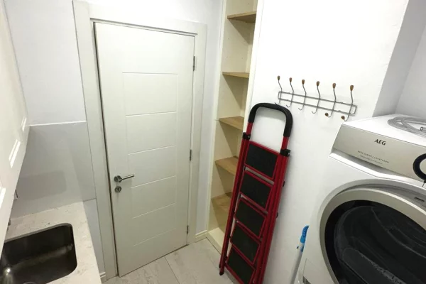 Shtepi me qera Apartament ne Tirane, 3+1, Mobilimi E mobiluar, Pagesa 150,000  Leke.