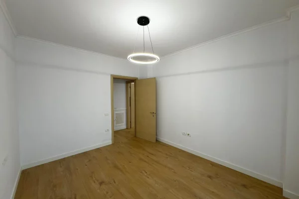 Shtepi ne shitje Apartament ne Tirane, 2+1, Mobilimi Bosh, pa mobiluar, Pagesa 15,300,000  Leke.
