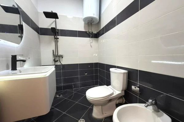 Shtepi ne shitje Apartament ne Tirane, 2+1, Mobilimi Bosh, pa mobiluar, Pagesa 15,300,000  Leke.