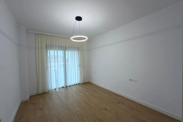 Shtepi ne shitje Apartament ne Tirane, 2+1, Mobilimi Bosh, pa mobiluar, Pagesa 15,300,000  Leke.