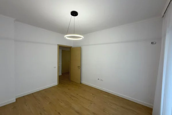 Shtepi ne shitje Apartament ne Tirane, 2+1, Mobilimi Bosh, pa mobiluar, Pagesa 15,300,000  Leke.
