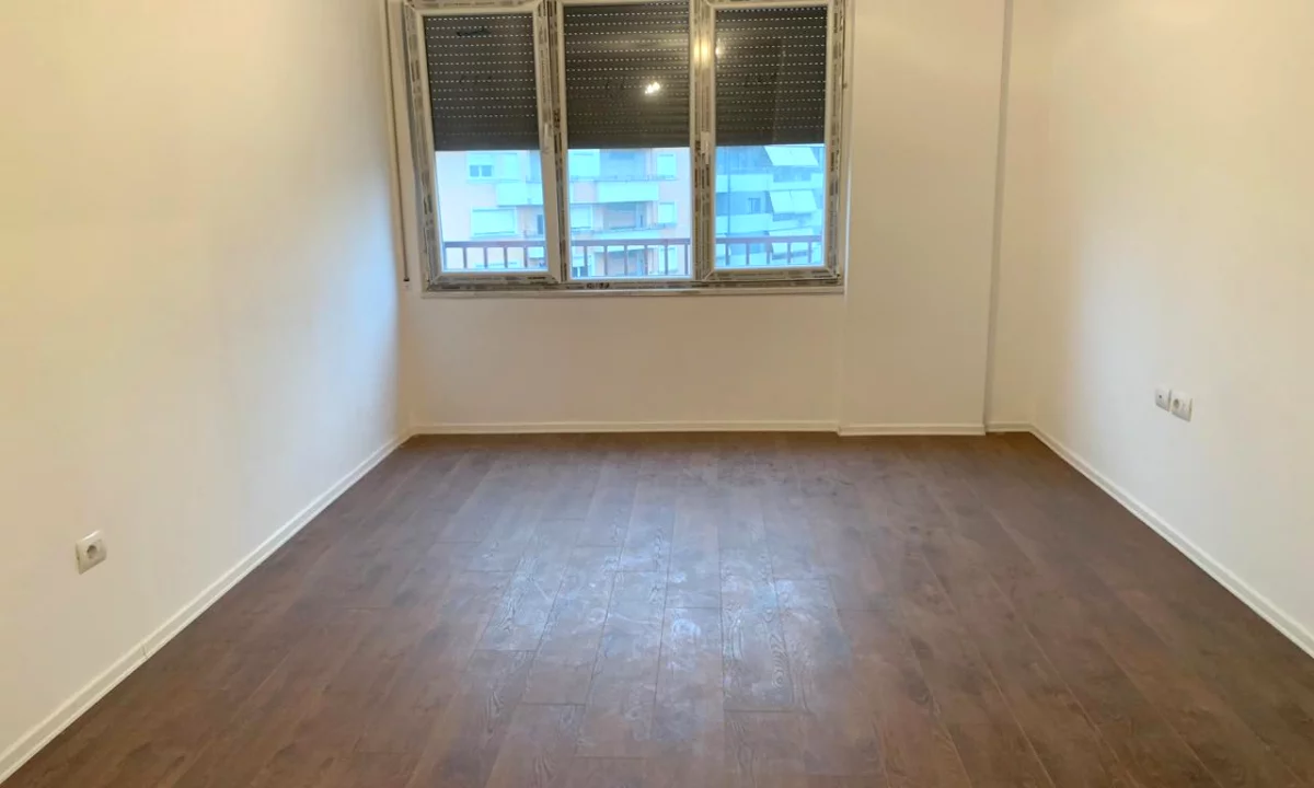 Shtepi me qera Apartament ne Tirane, 2+1, Mobilimi Bosh, pa mobiluar, Pagesa 800  Euro.