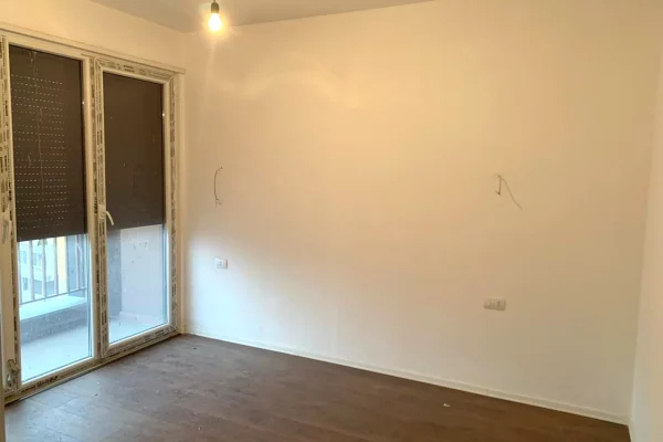 Shtepi me qera Apartament ne Tirane, 2+1, Mobilimi Bosh, pa mobiluar, Pagesa 800  Euro.