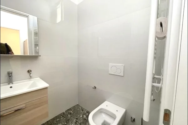 Shtepi me qera 3+1 ne Tirane - 1,000 Euro