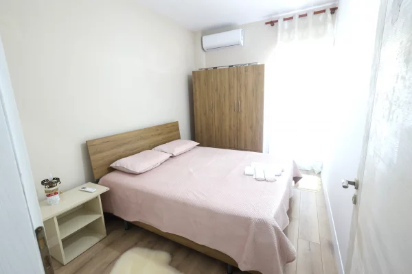 Shtepi me qera Apartament ne Tirane, 1+1, Mobilimi E mobiluar, Pagesa 35,000  Leke.