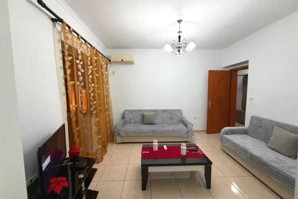 Shtepi me qera 1+1 ne Tirane - 43,000 Leke