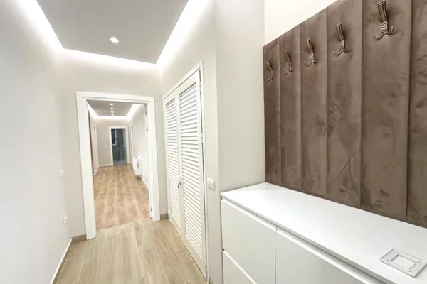 Shtepi me qera Apartament ne Tirane, 3+1, Mobilimi E mobiluar, Pagesa 1,800  Euro.