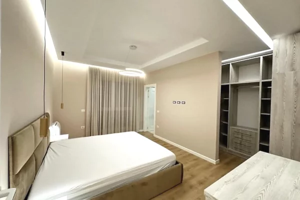 Shtepi me qera Apartament ne Tirane, 3+1, Mobilimi E mobiluar, Pagesa 1,800  Euro.