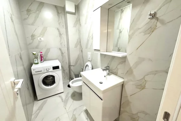 Shtepi me qera Apartament ne Tirane, 3+1, Mobilimi E mobiluar, Pagesa 1,800  Euro.