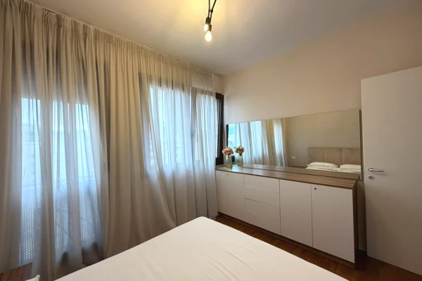 Shtepi me qera Apartament ne Tirane, 1+1, Mobilimi E mobiluar, Pagesa 800  Euro.