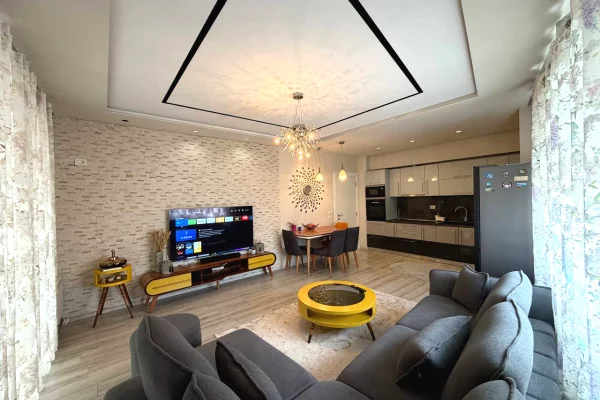 Apartament 2+1 per qira tek Komuna e Parisit. 