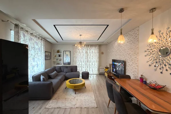 Shtepi me qera Apartament ne Tirane, 2+1, Mobilimi E mobiluar, Pagesa 1,000  Euro.