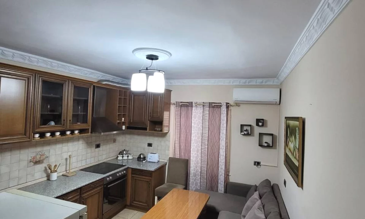Shtepi me qera Apartament ne Tirane, 2+1, Mobilimi E mobiluar, Pagesa 650  Euro.