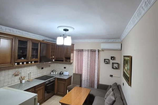 Shtepi me qera 2+1 ne Tirane - 650 Euro