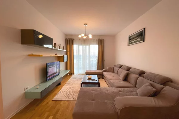 Shtepi me qera 2+1 ne Tirane - 1,000 Euro