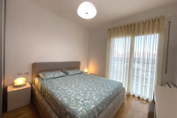 Shtepi me qera Apartament ne Tirane, 2+1, Mobilimi E mobiluar, Pagesa 1,000  Euro.